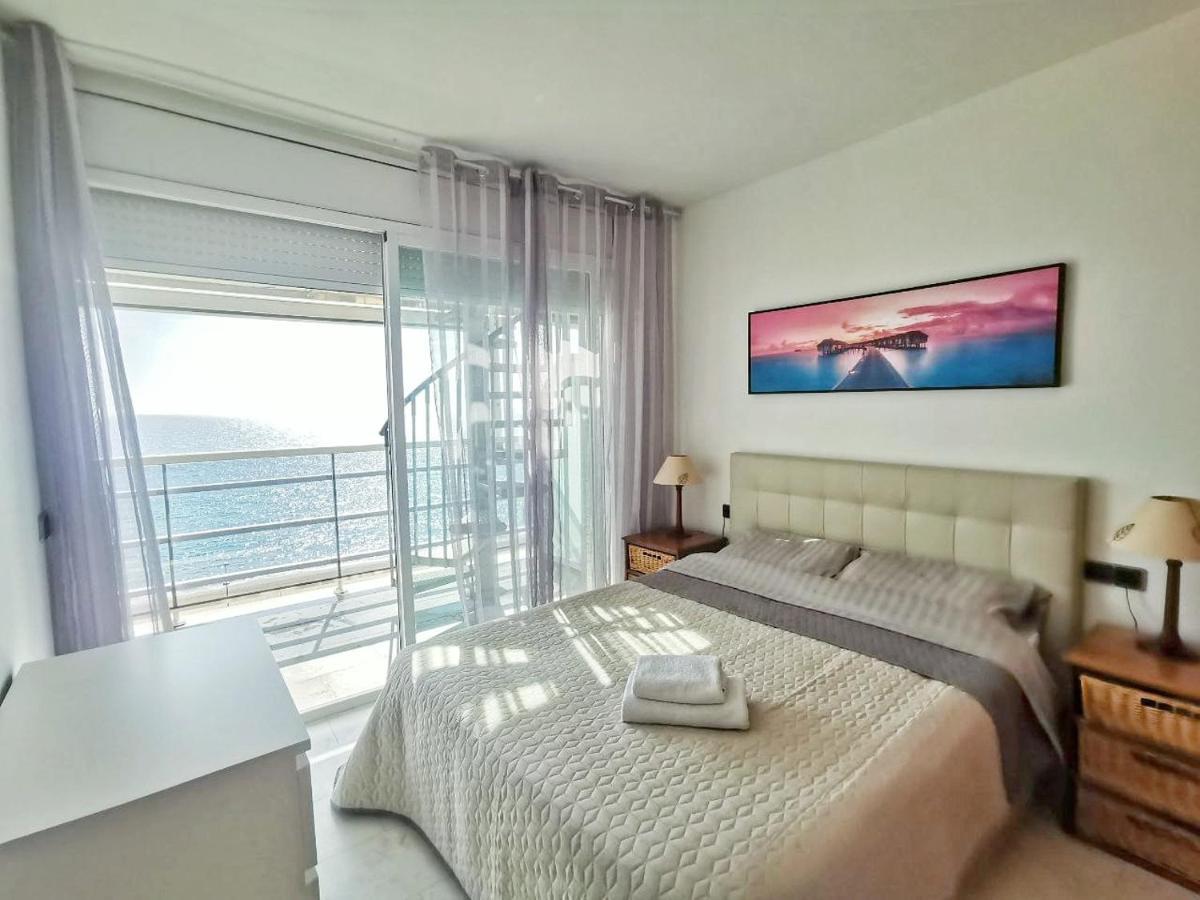 Seafront Apartment In Бланес Экстерьер фото