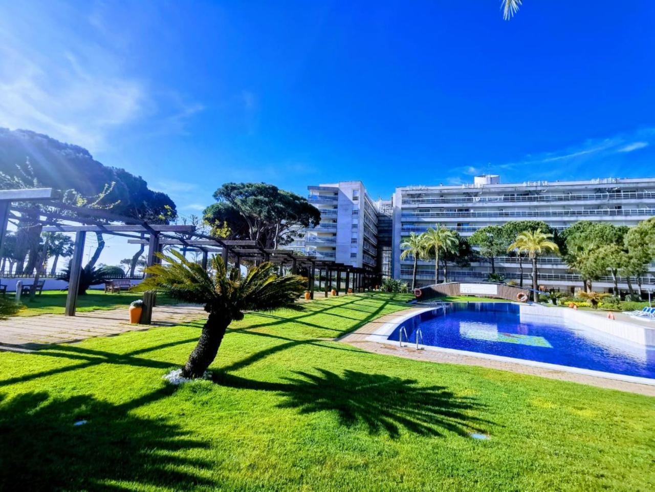 Seafront Apartment In Бланес Экстерьер фото