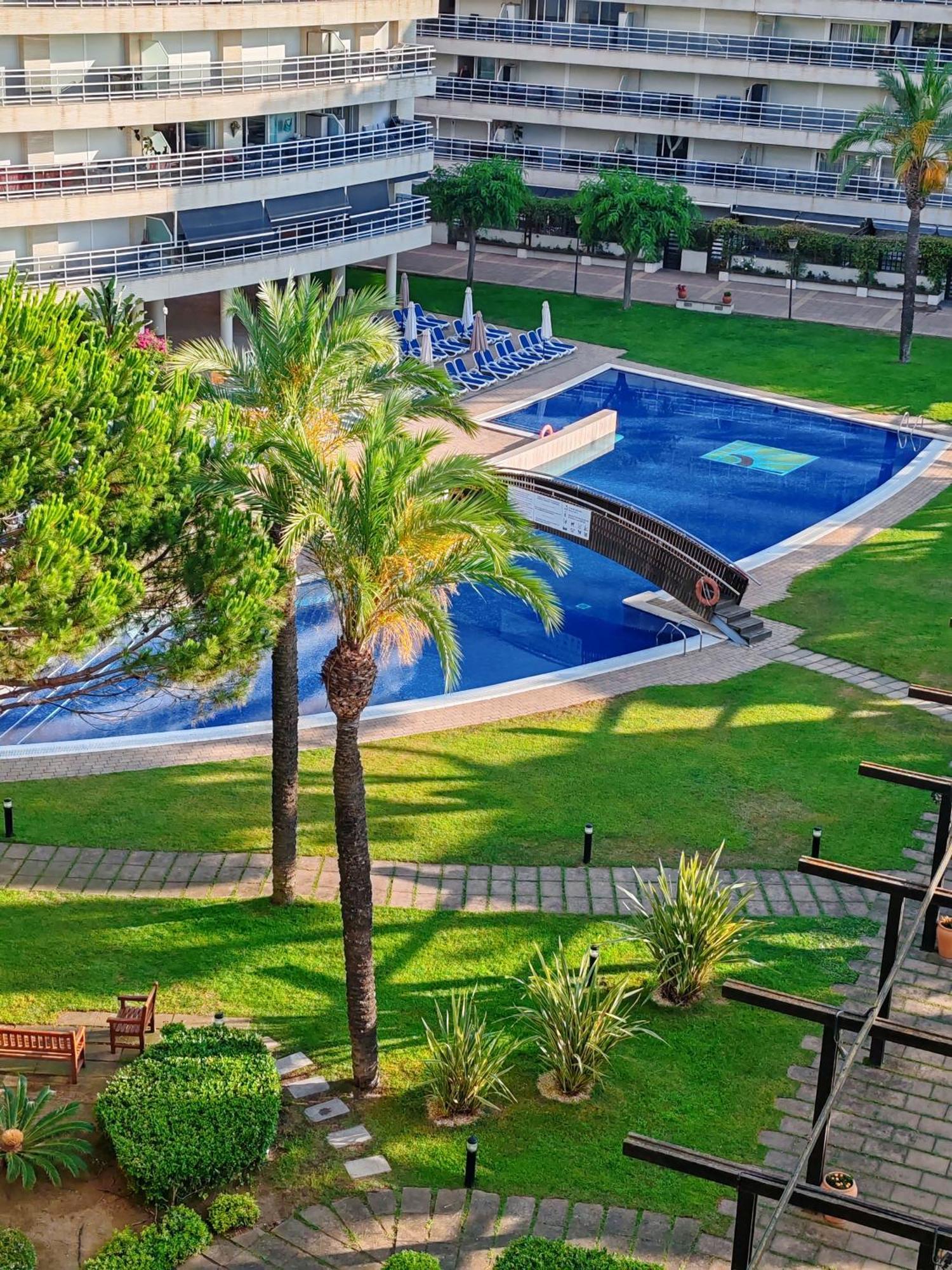 Seafront Apartment In Бланес Экстерьер фото