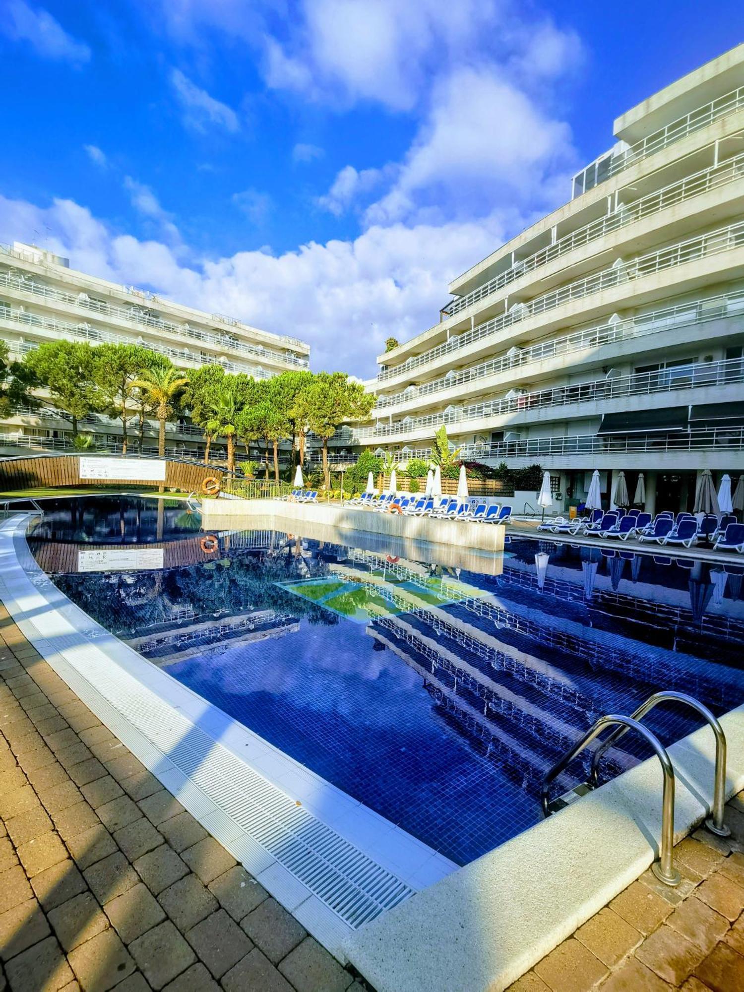 Seafront Apartment In Бланес Экстерьер фото
